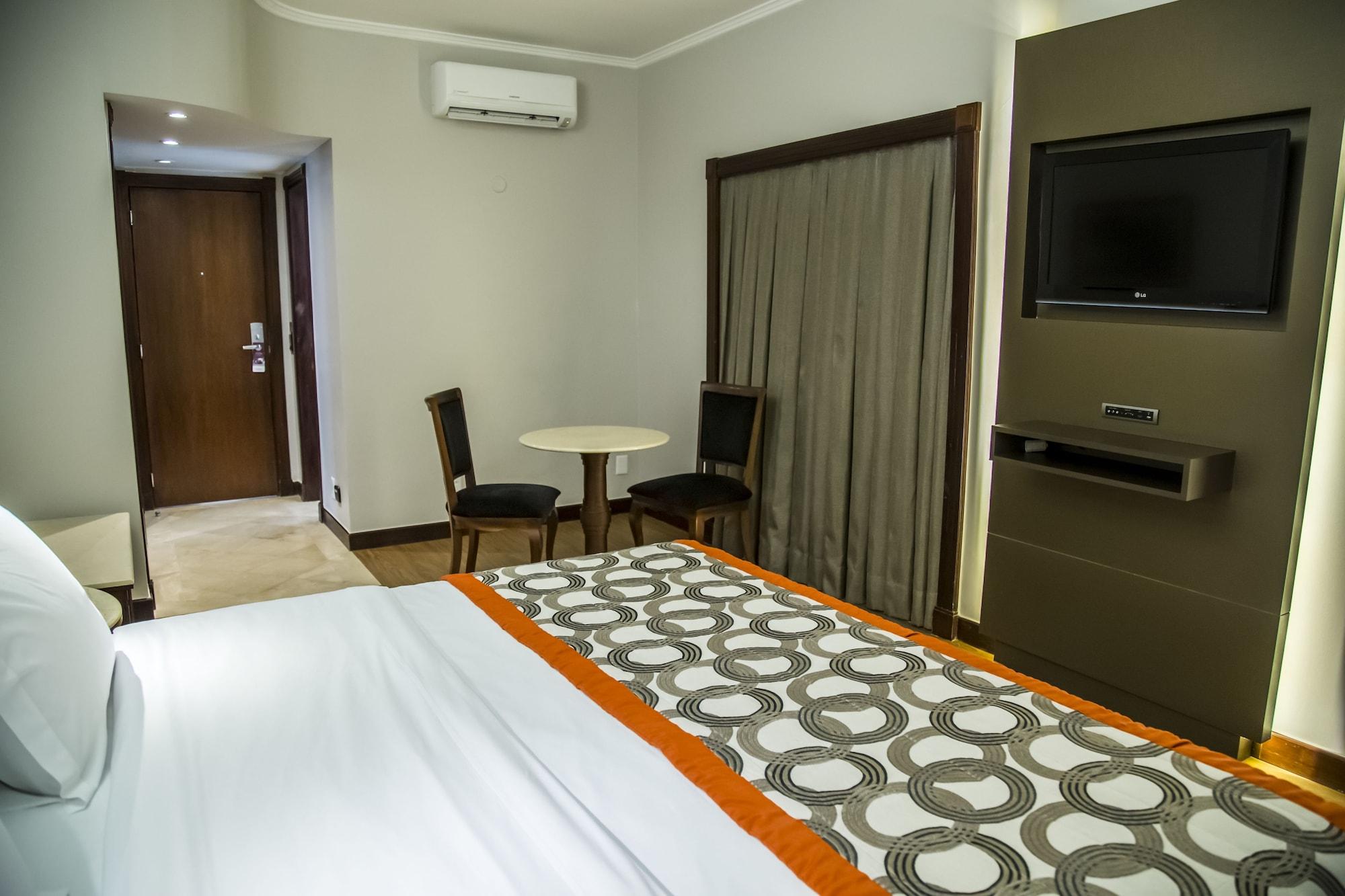 Hotel Mercure Plaza Shopping 4*