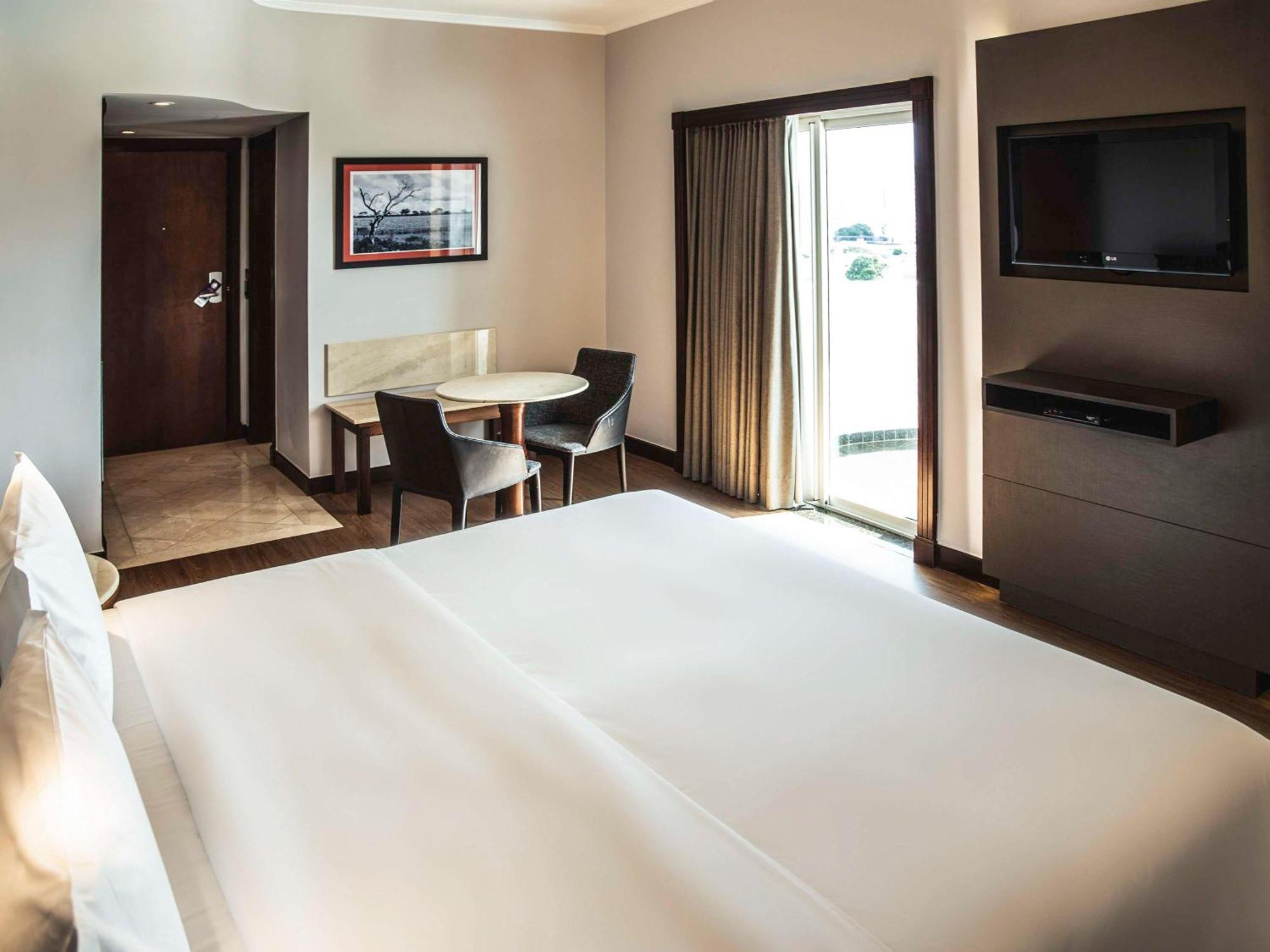 Hotel Mercure Plaza Shopping 4*